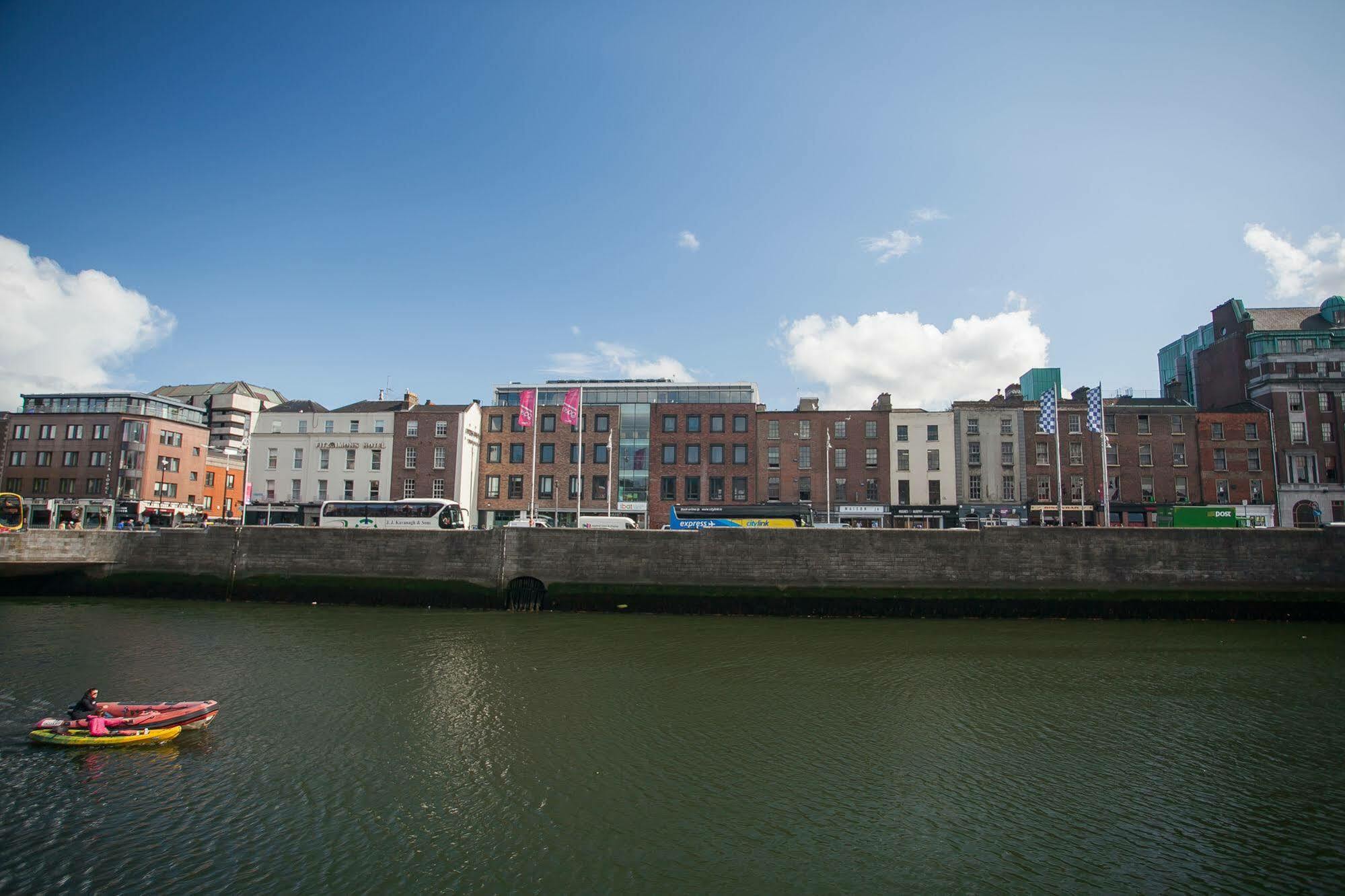 Wellington Temple Bar Hotel Dublin Exterior photo